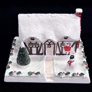 Coalport Fine Bone China Christmas Cottage Vintage