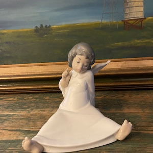 Classic LLadro Wondering Angel Figurine