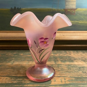 Vintage Fenton Pink mit handgemalten Blumen Rosenmilchglasvase Originalaufkleber