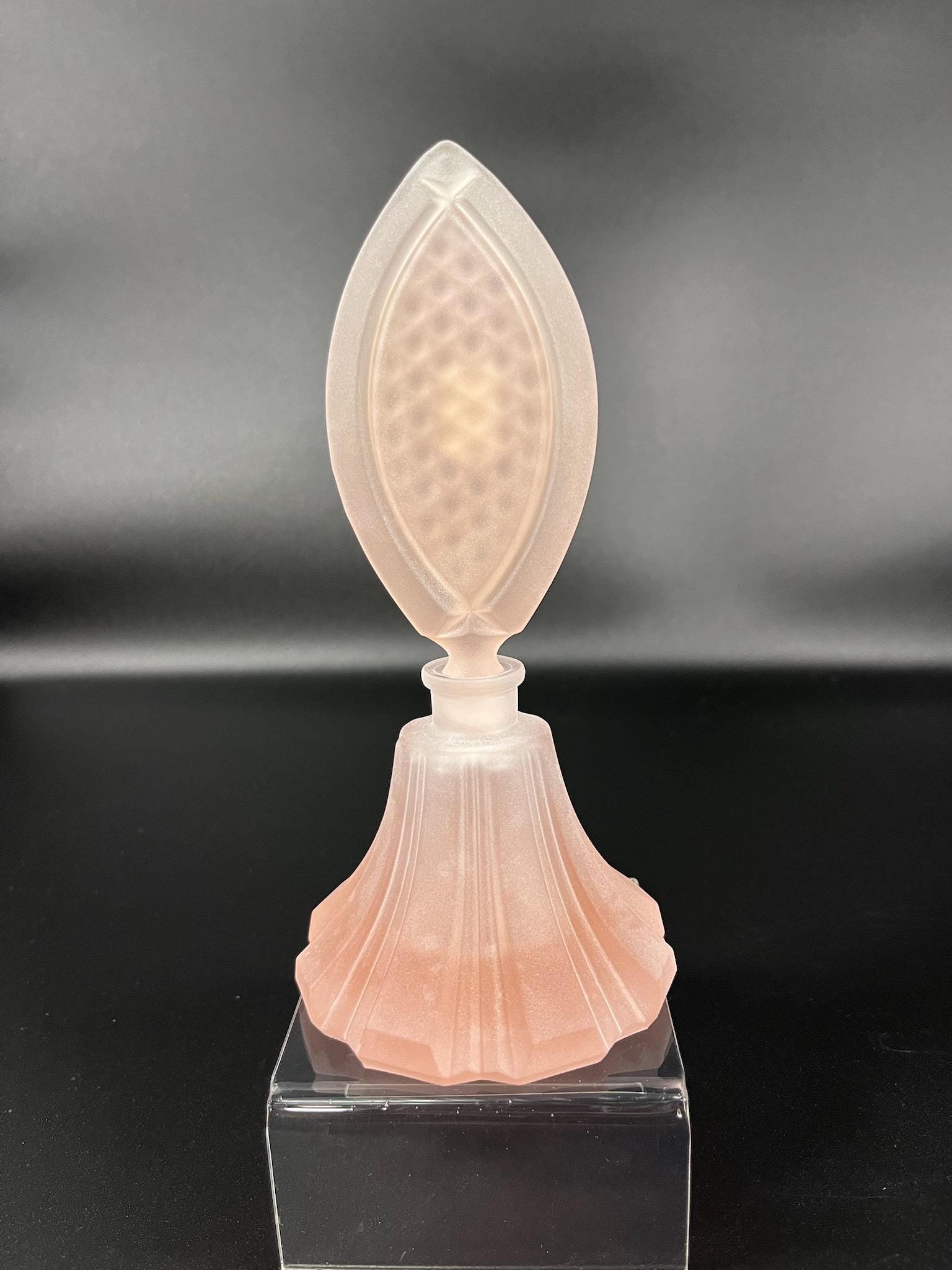 Vintage Tsjechisch glazen roze parfumflesje met stop