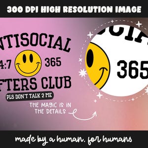 Puede incluir: Un dise&ntilde;o gr&aacute;fico con las palabras "ANTISOCIAL LIFTERS CLUB" y una carita sonriente amarilla. El texto incluye "24:7" y "365". Tambi&eacute;n est&aacute; presente la frase "PLS DON'T TALK 2 ME". La imagen tiene un fondo degradado y el texto dice "made by a human, for humans".