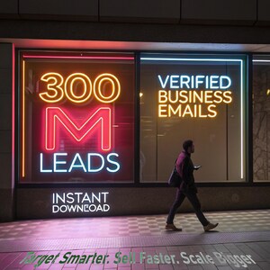 K&ouml;nnte beinhalten: Ein Schaufenster zeigt Leuchtreklamen. Eine zeigt "300 M LEADS" und "INSTANT DOWNLOAD" in Wei&szlig; und Rot. Die andere zeigt "VERIFIED BUSINESS EMAILS" in Gelb. Eine Person geht am Fenster vorbei.