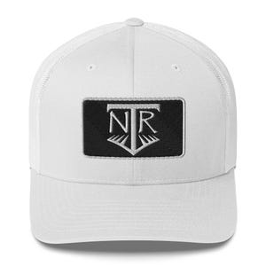 NTR KEPS - Broderad Truckerkeps med Meshrygg - Yupoong 6606