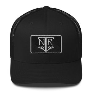 NTR HAT - Broderad truckerkeps med meshrygg - Broderad 4,5 cm höjd