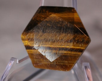 Hex&#39;s Hexagon Crystal Carving