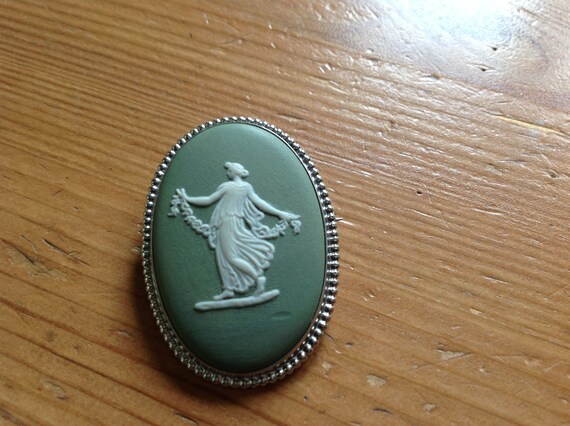 Wedgwood Silver Green jasper brooch - image 3