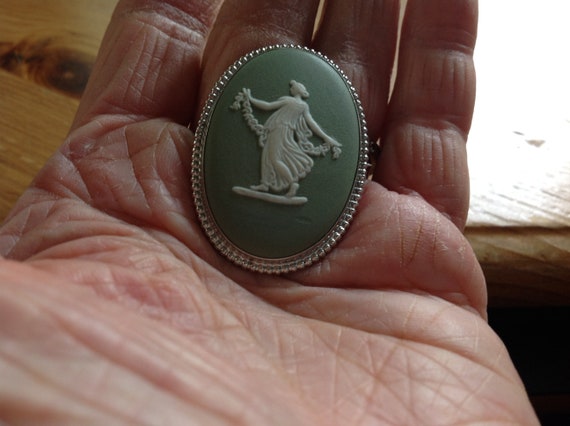 Wedgwood Silver Green jasper brooch - image 5