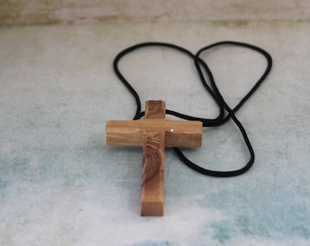 Collar con cruz de madera de olivo: un regalo cristiano de Jerusalén hecho a mano