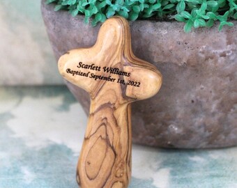 Cruz de conforto personalizada em madeira de oliveira: presente de batismo, primeira comunhão