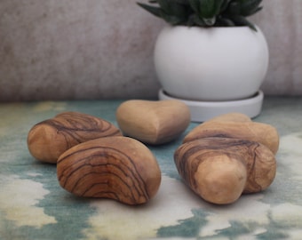 Set of 5 Medium (6cm / 5") Olive Wood Hearts Carved in the Holy Land, Unique Gift for Your Loved Ones, Home Decor