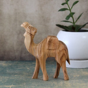 Deux magnifiques chameaux de la crèche sculptés à la main, chameau en bois de Terre sainte, cadeau de Noël, fabriqué en Israël, crèche en plein air, crèche des animaux