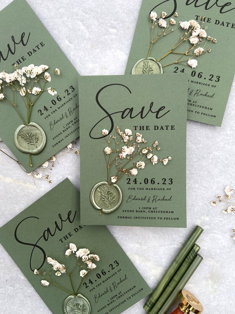 Save the Date-Karten mit Wachssiegel und Schleierkraut
