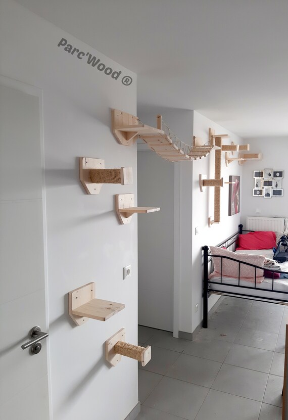 Parque para gatos con pared de madera España