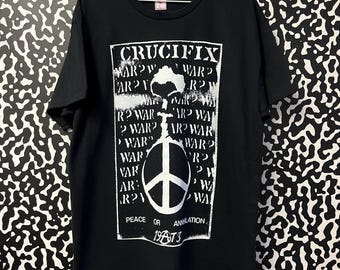 Camisa con crucifijo