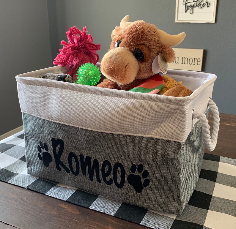 Text on the Basket.
