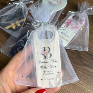 Aimants pour ouvre-bouteille personnalisés : cadeaux de mariage et d'événement personnalisés uniques Magnet + tulle pouch