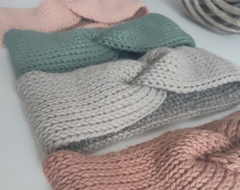 Bandeau en laine crochetée douce à l'aspect tricoté