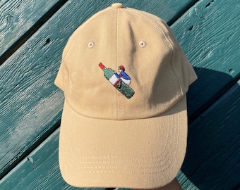 Jockey auf Weinflasche Cap | Beige | Unisex Dad Hat | Bestickte Kappe