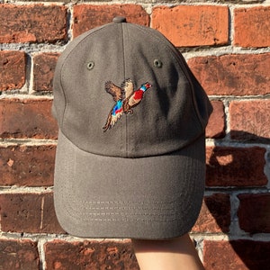 Fasan Cap | Dunkel Grün | Unisex Dad Hat | Bestickte Kappe