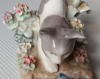 Lladro kitten and frog porcelain figurine