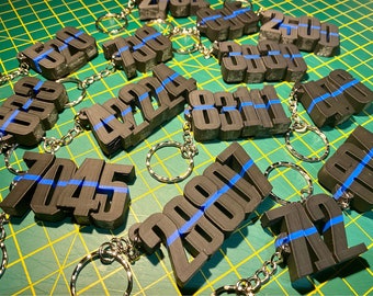 Llavero Línea Azul Delgada: cualquier nombre o número de fuerza/collar.