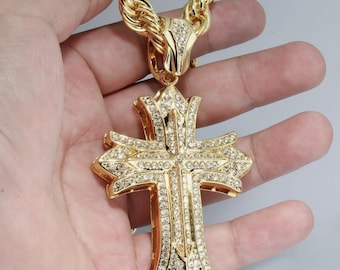 Collana da uomo in oro 14 carati con grande croce a trifoglio gialla, spessore 10 mm, disponibile nelle lunghezze di 20" e 24".