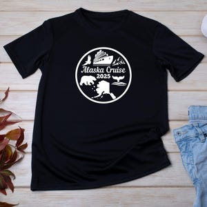 Alaska Cruise 2025 T-Shirt: Family Matching Alaskan Vacation Tee