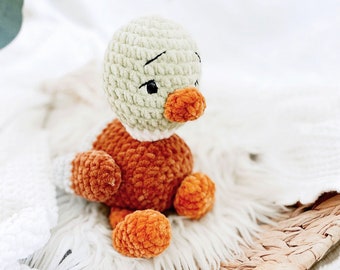 Instructions pour le crochet Duck Eddy *Amigurumi* Langue : allemand. Conception *PDF*© par @helibelle.design