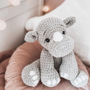 Crochet pattern Rhino Taro *Amigurumi* Language: German *PDF*© design by @helibelle.design