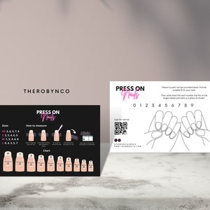 以下が含まれることがあります： 付け爪の指のサイズを測るための白黒のガイド。ガイドには、番号付きの爪のサイズと指の測り方の説明が記載されています。テキストには「Press On Nails」と「How to measure」と書いてあります。