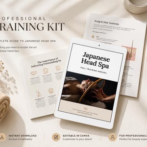 Peut inclure: Kit de formation professionnelle pour le Spa Capillaire Japonais, avec une tablette affichant le manuel de formation complet "Japanese Head Spa". L'image comprend des guides imprimés, une serviette roulée et une brosse en bois, sur une surface claire.