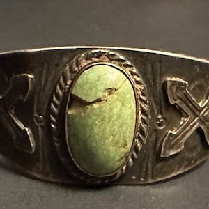 Vintage FRED HARVEY ERA Sterling Silver And Green Turquoise With Snakes / Crossed Arrows / Lighting Bolts Cuff Bracelet