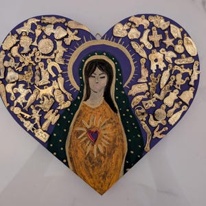 Hand painted purple heart Virgin Guadalupe Ex-voto corazon with gold milagros charms - Authentic milagros charms