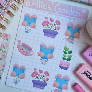 Allie's Garden wasserdichte Vinyl-Aufkleber | Kawaii Frosch und Gartenarbeit Aufkleber | Niedliche Froggy und Floral Sticker für Journaling, Laptops