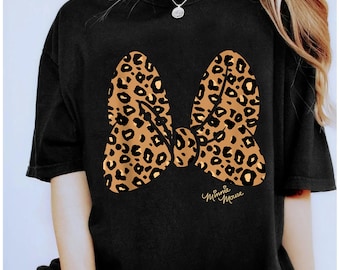 Maglietta coordinata per la famiglia con stampa leopardata di Minnie Mouse e Minnie Friends a tema Disneyland, Magic Kingdom e WDW Epcot.