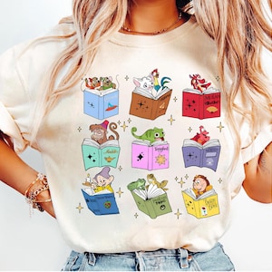 Camiseta del Club de Lectura de Princesas Disney Sidekicks, regalo para amantes de los libros, camiseta de bibliotecario de enanitos, Mushu Pascal Flounder, camiseta del Tour de Lectura de Princesas Disney