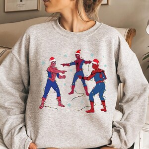 Marvel Avengers grappige meme-kerstshirt, drie Spiderman memeshirt, bijpassende shirt Spiderman familie, Marvel Party kerst familieshirt afbeelding 2