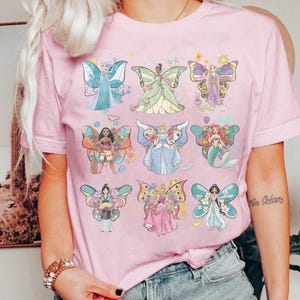 Camiseta Coquette Bow Disney Princess Butterfly Group Shirt, Disney Aurora Ariel Belle Cinderella Tiana, Camiseta Disney Girl's Trip, Camiseta Princess Bow imagen 4