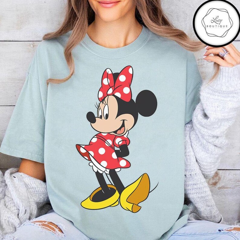Maglietta coordinata per la famiglia Disney con Minnie Mouse in posa classica, Topolino e amici, Disneyland, Magic Kingdom e il parco a tema WDW Epcot. immagine 4
