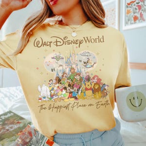 Vintage Walt Disney World Storybook Comfort Farben Shirt, Vintage Mickey und Friends Magic Kingdom T-Shirt, Disney Familienurlaub Reise 2026 T-Shirt Bild 3