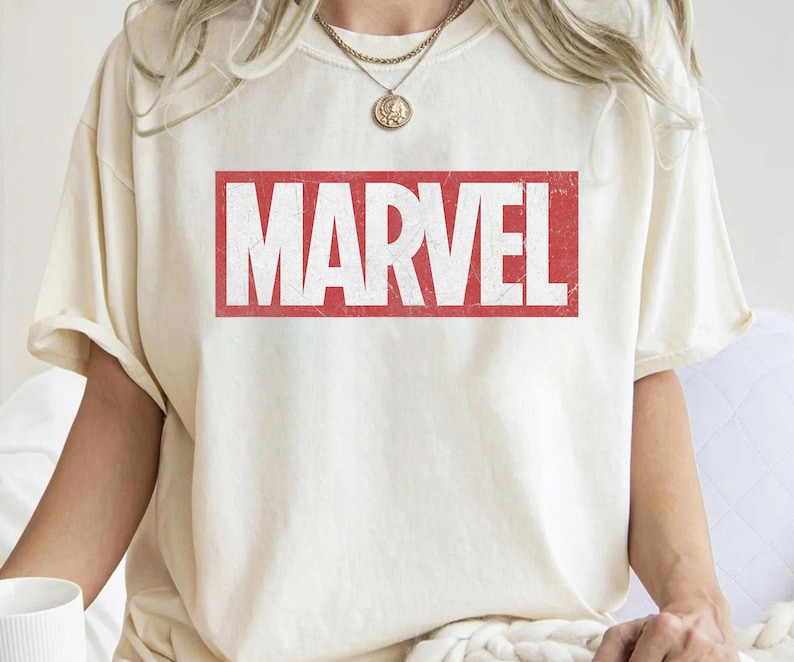 Marvel klassiek logo film grafisch T-shirt, bijpassende Disneyland-familieshirt, Magic Kingdom-T-shirt, WDW Epcot-themaparkshirt afbeelding 1