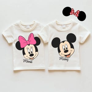 Camiseta de Mickey y sus amigos de Disney, Mickey Mouse y Minnie Mouse con cara grande, camiseta a juego para parejas de Disney, camiseta familiar a juego de Disneyland