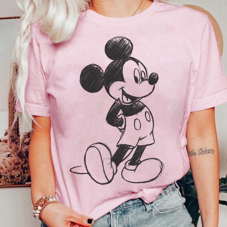 Camiseta Disney Mickey Mouse Sketch Portrait Classic Pose, Mickey y sus amigos, Camiseta Magic Kingdom, Camiseta familiar a juego de Disneyland imagen 3