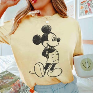 Camiseta Disney Mickey Mouse Sketch Portrait Classic Pose, Mickey y sus amigos, Camiseta Magic Kingdom, Camiseta familiar a juego de Disneyland imagen 4