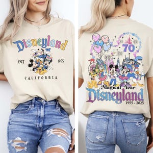 2 seitiges Disneyland 70-jähriges Jubiläum Est 1955 Shirt, Mickey & Friends Disneyland Schloss Platin Feier Shirt, BTW Familien Urlaub T-Shirt