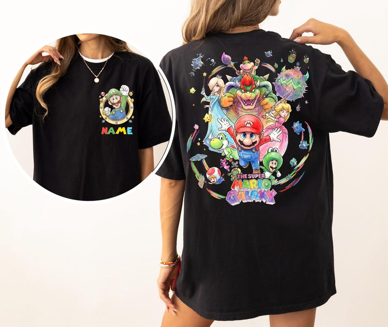 Maglietta personalizzabile con poster del film Super Mario Galaxy su entrambi i lati, maglietta Mario Since 85, maglietta Super Mario degli Universal Studios, maglietta di compleanno di Orlando agli Universal Studios immagine 3