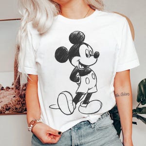 Camiseta Disney Mickey Mouse Sketch Portrait Classic Pose, Mickey y sus amigos, Camiseta Magic Kingdom, Camiseta familiar a juego de Disneyland imagen 1