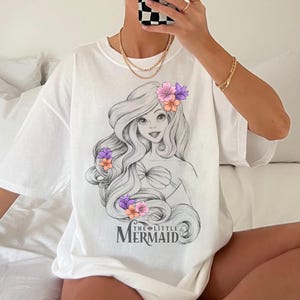 Camiseta con retrato floral de Ariel de La Sirenita de Disney, regalo para viaje a Disneyland, camisetas familiares a juego de Disneyland, Reino Mágico