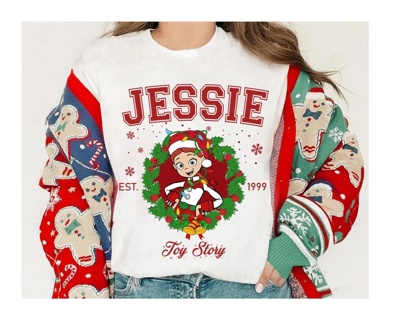 Disney Toy Story Charaktere Est 1995 Weihnachtskranz Lichter Shirt, Toy Story Weihnachten Sweatshirt, Disneyland Weihnachten Passende Familien Shirts Bild 3