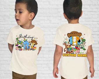 Camiseta personalizada de aniversário infantil da Disney Toy Story, com estampa frente e verso. Camiseta de aniversário infantil com Buzz Lightyear e Woody.